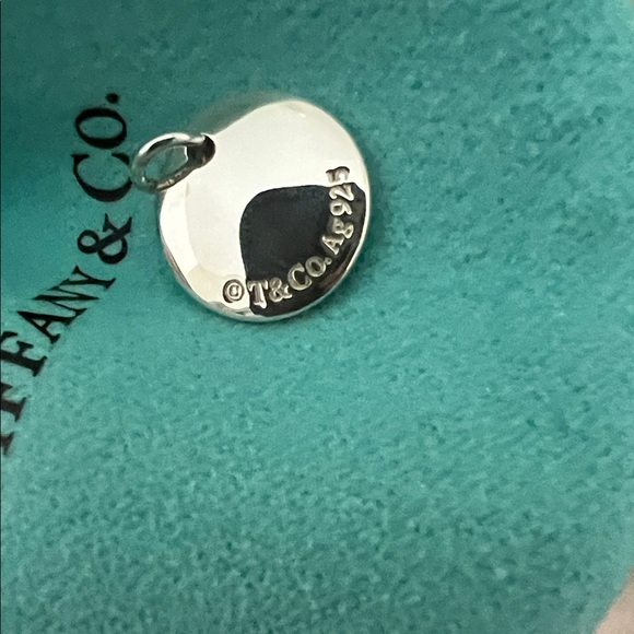 100% Authentic Tiffany&Co NOTES charm “L” - new - Picture 2 of 2